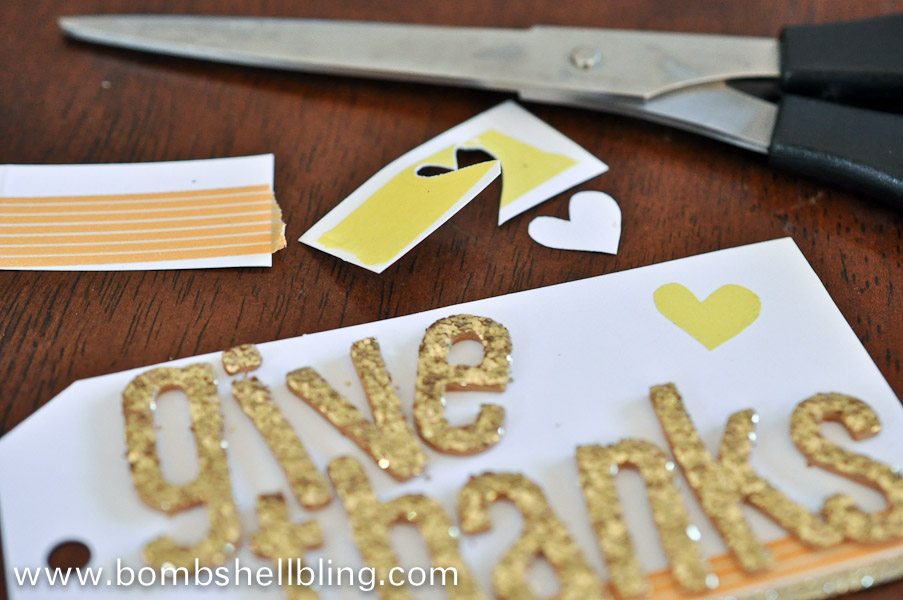Make a fun Give Thanks frame using washi tape! Simple DIY craft for Thanksgiving!