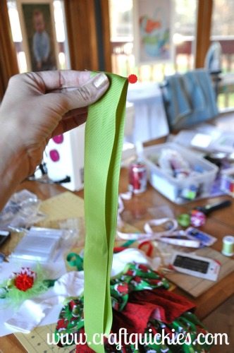 I love this Grinch inspired outfit! So simple to make!