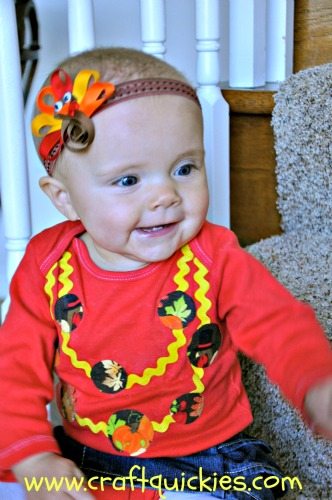 Rick Rack No-Sew Necklace Onesie Tutorial
