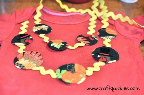 Make a rick rack no-sew necklace onesie using this simple tutorial!