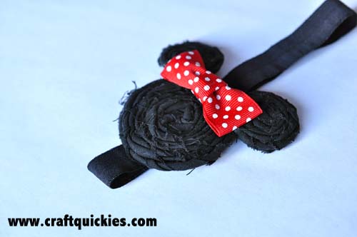 Cute and EASY Minnie Mouse headband from Craft Quickies. Sure to make a splash at Disneyland!