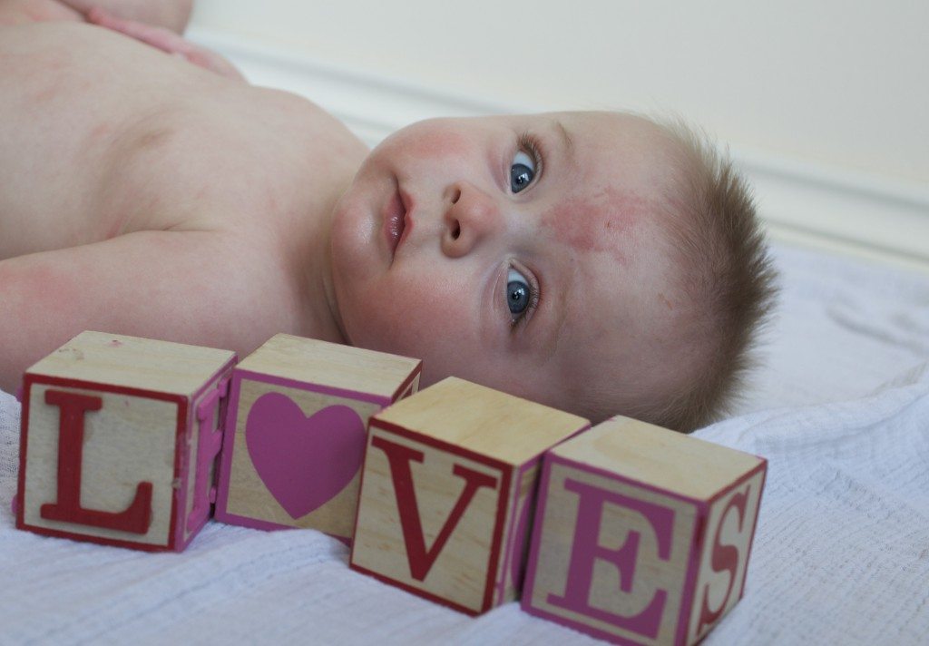 Setting up a darling photo shoot for your kids on Valentine's Day or any other day doesn't have to be hard. I'll show you how to make a fun and simple backdrop with items you may already have at home!