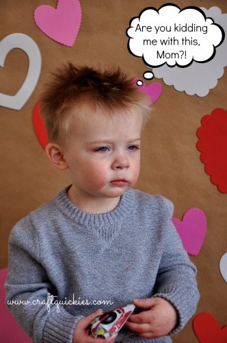 Setting up a darling photo shoot for your kids on Valentine's Day or any other day doesn't have to be hard. I'll show you how to make a fun and simple backdrop with items you may already have at home!