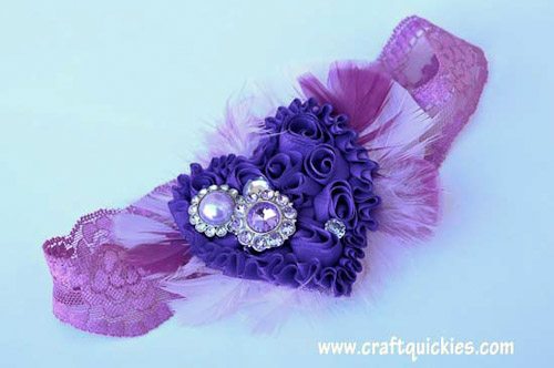 OMG! These headbands are too cute!! And they look SUPER easy to make, too!