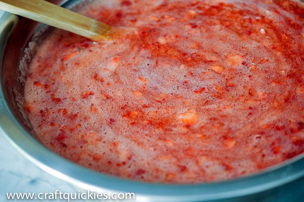 Check out the secret of this blogger's granny's amazing homemade strawberry jam! SO EASY!