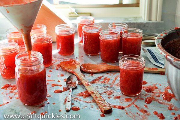 Check out the secret of this blogger's granny's amazing homemade strawberry jam! SO EASY!