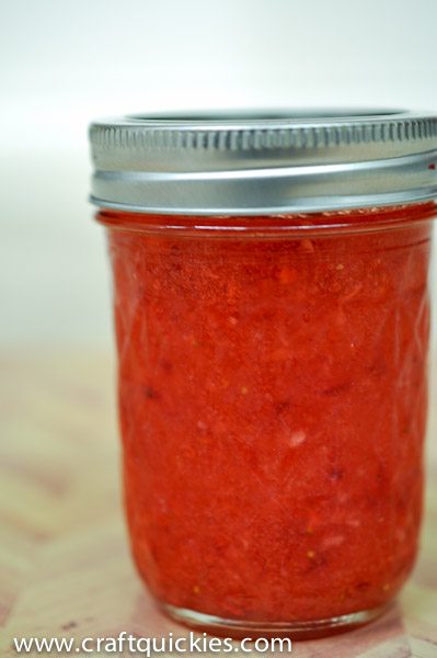 Check out the secret of this blogger's granny's amazing homemade strawberry jam! SO EASY!