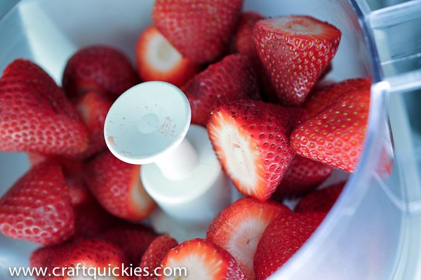 Check out the secret of this blogger's granny's amazing homemade strawberry jam! SO EASY!
