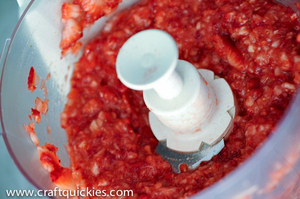 Check out the secret of this blogger's granny's amazing homemade strawberry jam! SO EASY!
