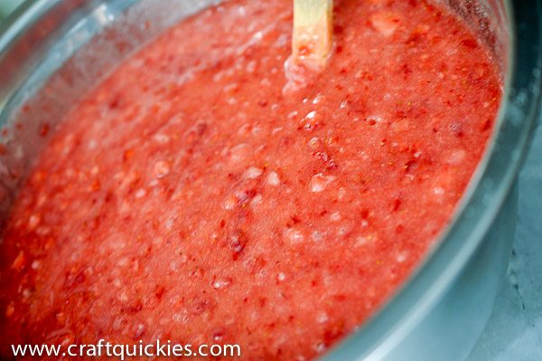 Check out the secret of this blogger's granny's amazing homemade strawberry jam! SO EASY!