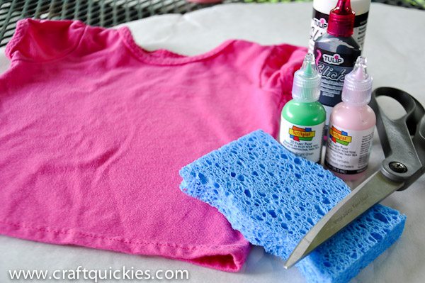This watermelon-inspired outfit can be made in 15 minutes total! So cute!!