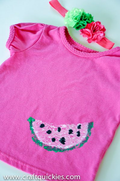 This watermelon-inspired outfit can be made in 15 minutes total! So cute!!