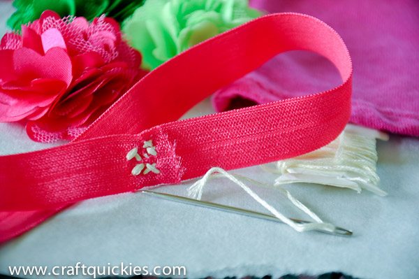 This watermelon-inspired outfit can be made in 15 minutes total! So cute!!