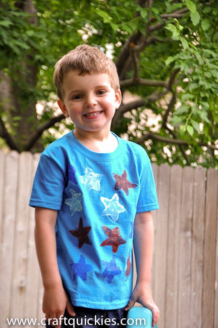 Sponge Painting shirts with kids is a great way to express creativity and beat boredom!