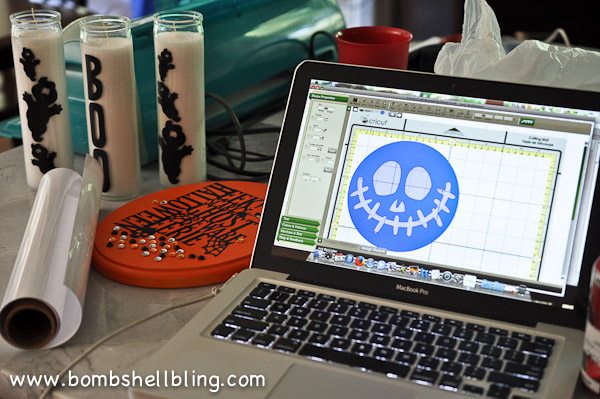 I love this Jack Skellington inspired shirt! Made with the Cricut and iron-on vinyl, this shirt comes together in a flash! #halloween #jackskellington #nightmarebeforechristmas