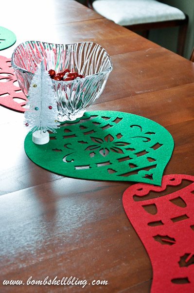 Make a festive table runner for under $5 in under 5 minutes!  WOW!  