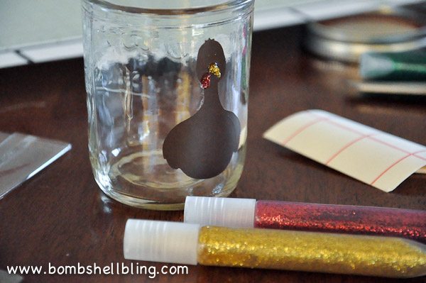 Teaching kids gratitude is easy with this silly turkey gratitude jar idea! Perfect for Thanksgiving!