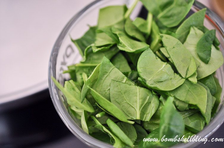 This creamy spinach tomato tortellini recipe is a rich yet simple dinner that the whole family will enjoy. It's quick and easy for busy nights.