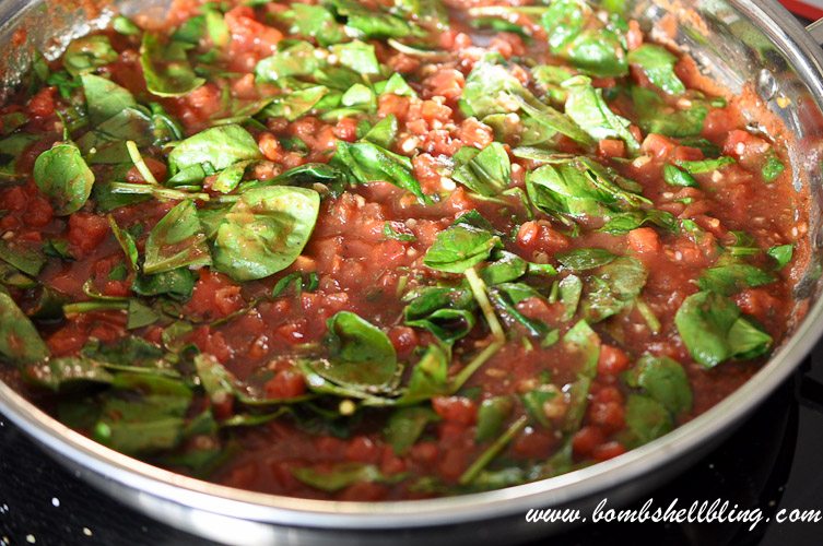 This creamy spinach tomato tortellini recipe is a rich yet simple dinner that the whole family will enjoy. It's quick and easy for busy nights.