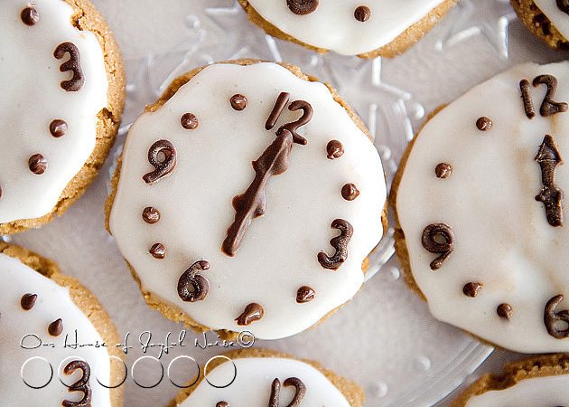40+ New Year's Eve Party Ideas for food, decorations, activities, and more to make your kid-friendly New Years Eve Party a ball!