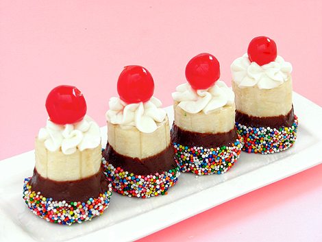 40+ New Year's Eve Party Ideas for food, decorations, activities, and more to make your kid-friendly New Years Eve Party a ball!