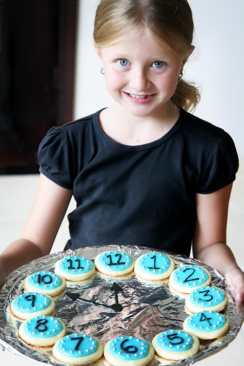 40+ New Year's Eve Party Ideas for food, decorations, activities, and more to make your kid-friendly New Years Eve Party a ball!