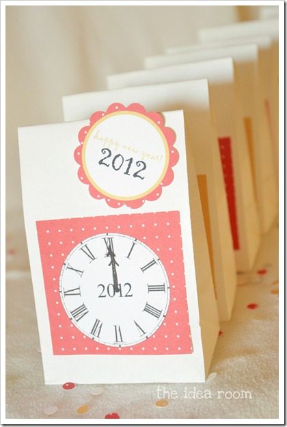 40+ New Year's Eve Party Ideas for food, decorations, activities, and more to make your kid-friendly New Years Eve Party a ball!