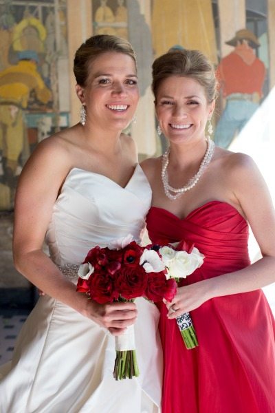 It is shockingly simple to make these stunning crystal and pearl bridal party necklaces! So pretty!