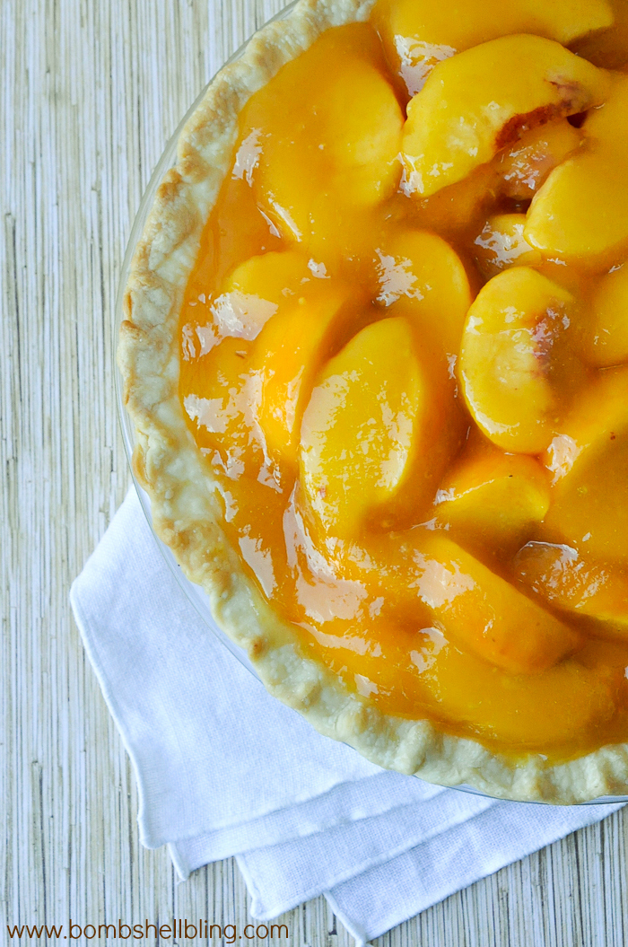 This fresh peach pie is super simple to make and DELICIOUS!!!