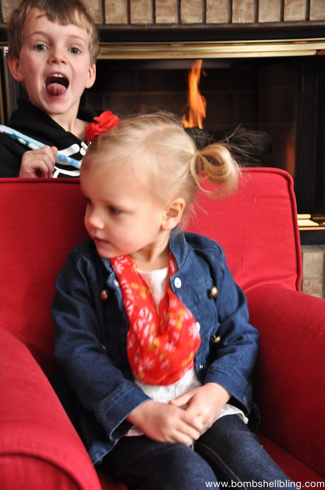Toddler Christmas Infinity Scarf Tutorial-3