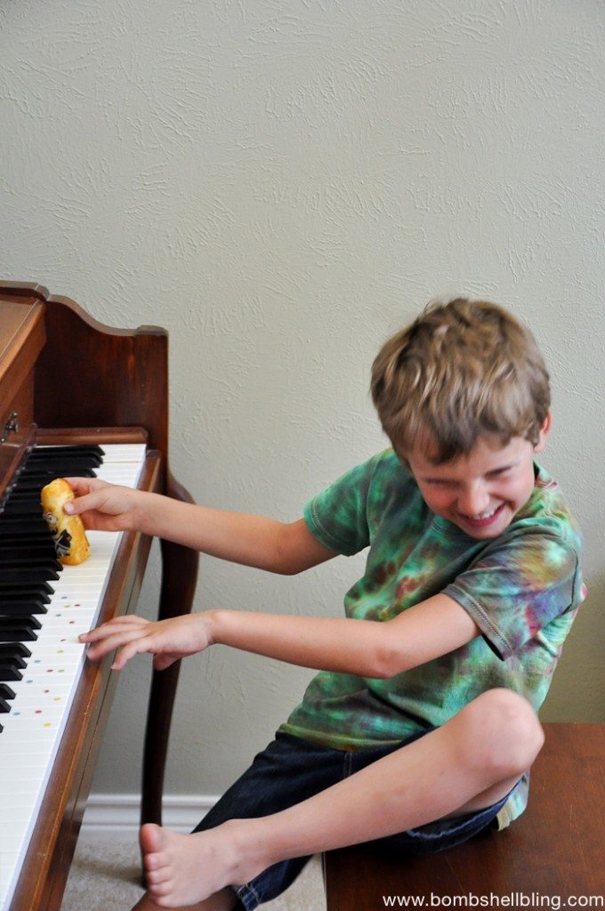 minion ideas boy playing piano with twinkie