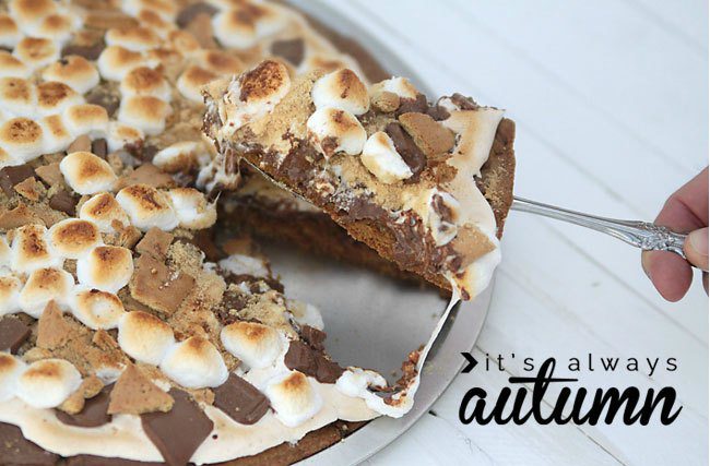 S'mores Pizza . . . YUMMMMMMMM!