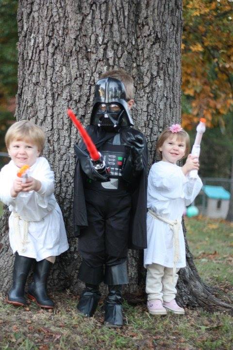 costume-star-wars-nest-of-posies-darth-and-the-twins