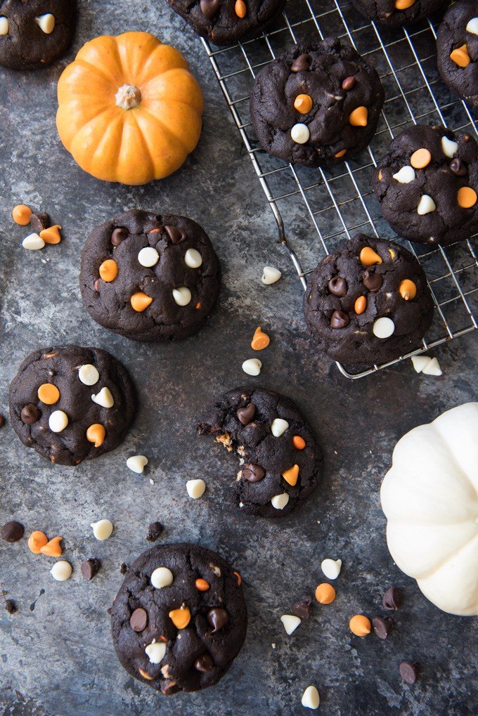 dark-chocolate-peanut-butter-chip-cookies-4
