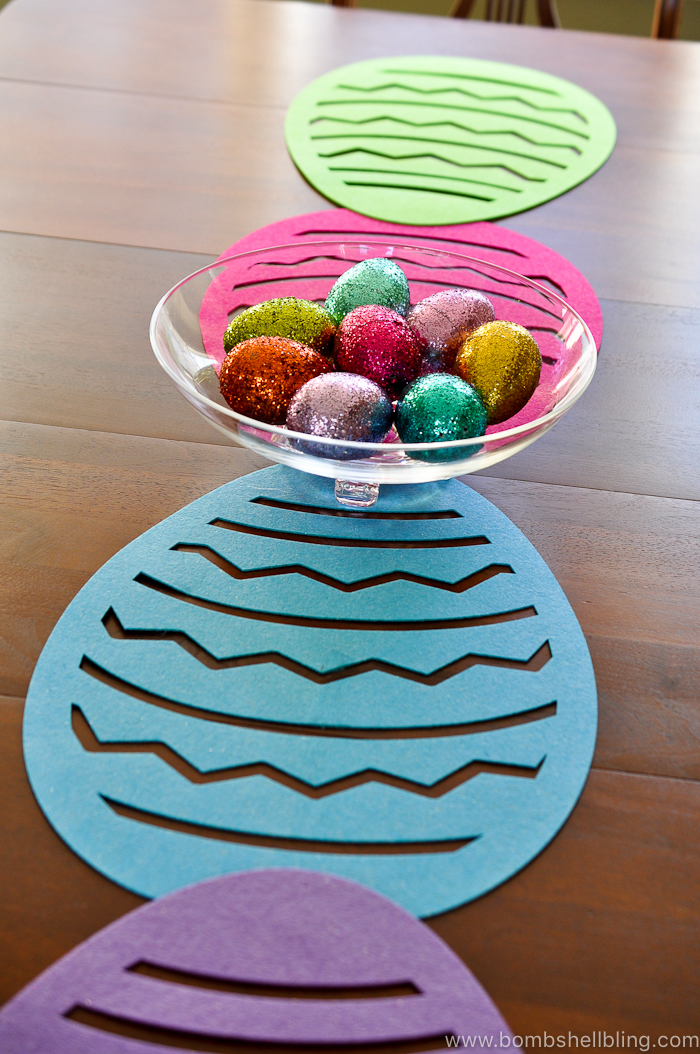 Make this fabulous Easter table runner in less than 5 minutes for less than $5!! SERIOUSLY! No crafty skills needed if you follow this simple tutorial!