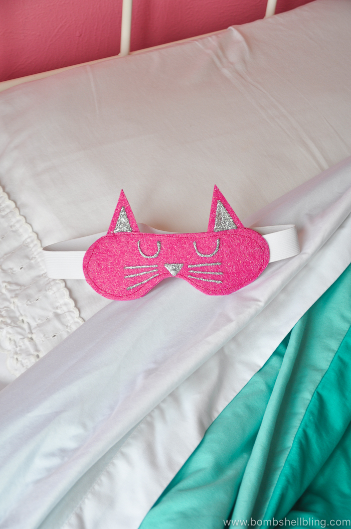 This kitty cat sleep mask is the cutest thing ever!! A perfect gift for a sweet little girl or a fabulous party favor for a slumber party!