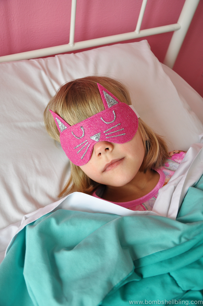 This kitty cat sleep mask is the cutest thing ever!! A perfect gift for a sweet little girl or a fabulous party favor for a slumber party!
