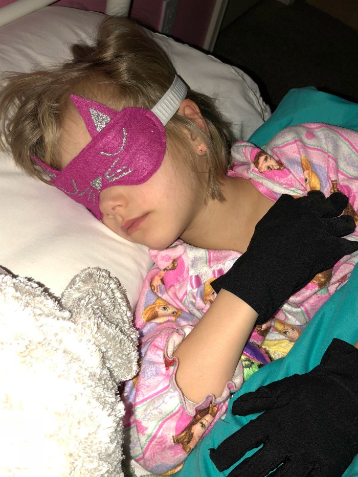 This kitty cat sleep mask is the cutest thing ever!! A perfect gift for a sweet little girl or a fabulous party favor for a slumber party!
