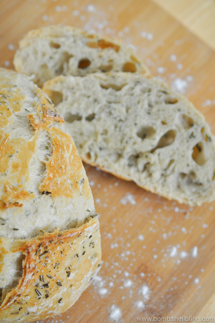 This no-knead rosemary artisan bread recipe is perfect for a dinner or even where you want to impress! It is simple to make and a joy to eat!