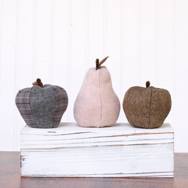 This farmhouse inspired fabric fruit is the perfect decor for your Fall table. Apples and pears that are darling and customizable!