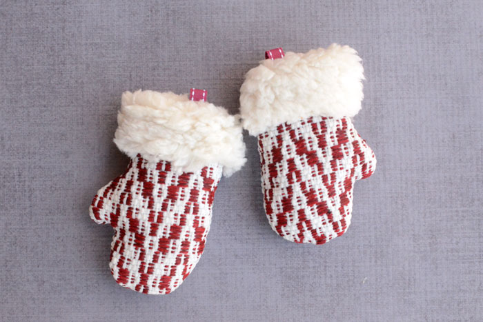 This mini mitten Christmas oranment sewing tutorial is perfect for the holiday season!  Decorate your tree or make some to give as gifts!